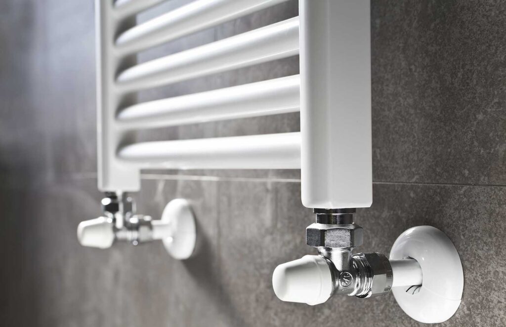 Zawory grzejnikowe i elementy instalacji centralnego ogrzewania